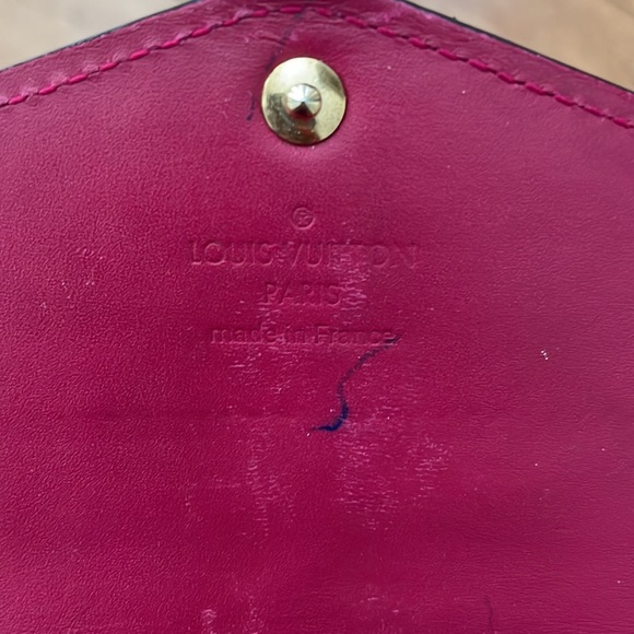 Authentic Louis Vuitton Vernis Sarah Wallet in dark pink - Picture 5 of 8